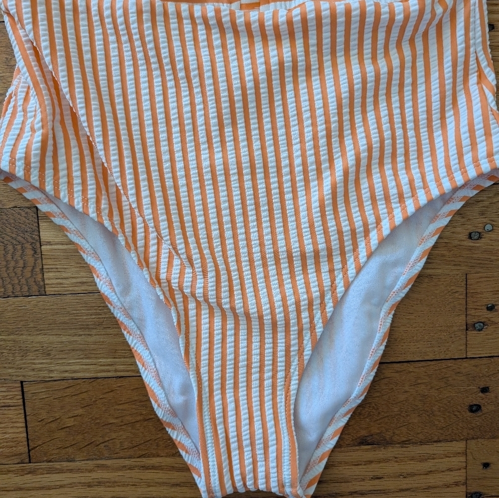 NWOT Splendid Striped Seersucker Front Zip One Piece Swim Suit - Picture 2 of 7